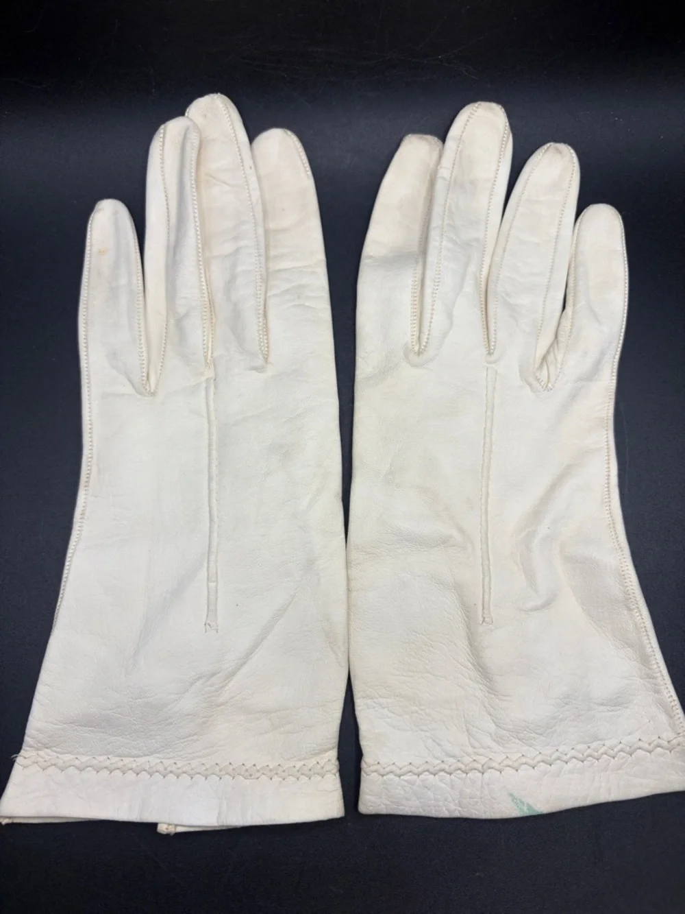 Vintage Off White Leather Ladies Driving Gloves Wrist Gloves, Accessories